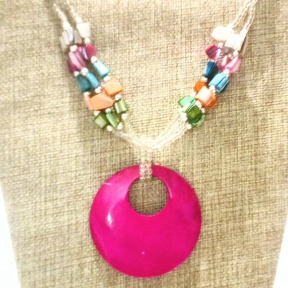 Vintage Dyed Mother of Pearl Shell Beaded Multi Strand Pendant Necklace - Picture 1 of 7